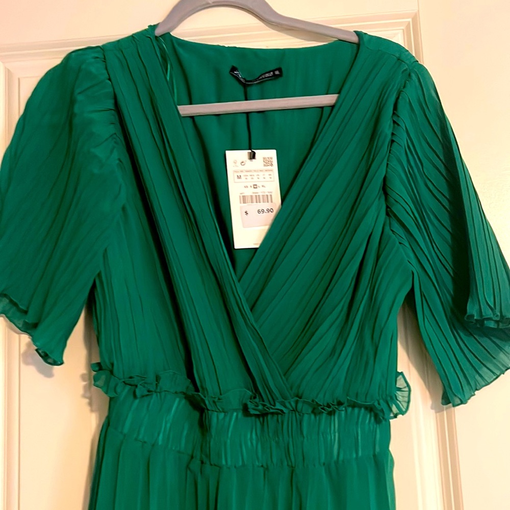 Green above ankle Zara dress